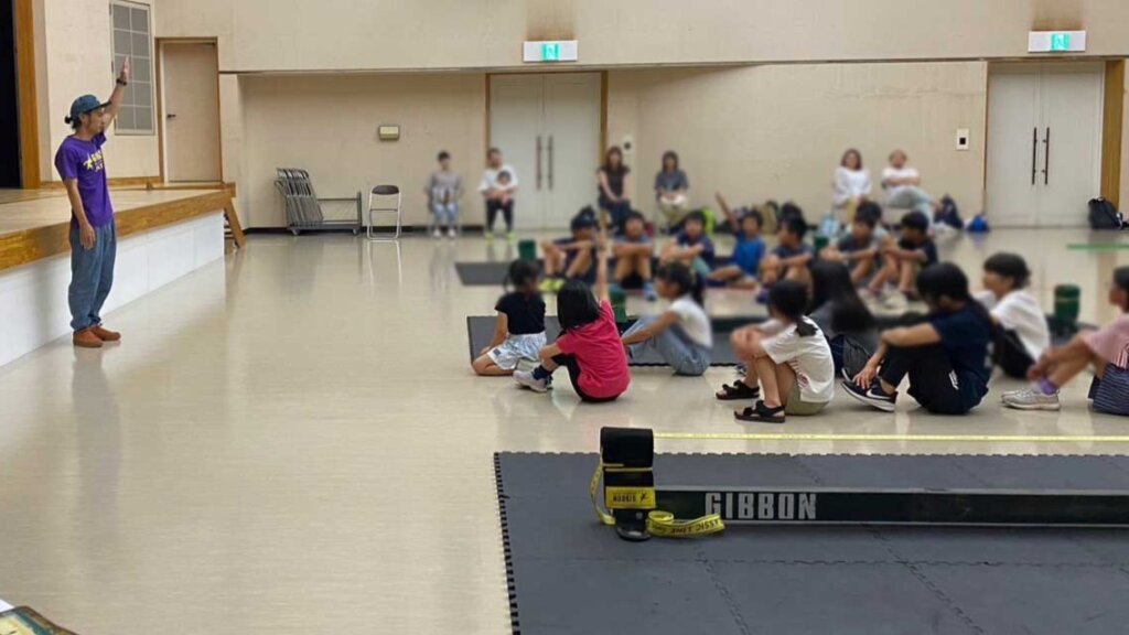 長崎市　琴海文化センタースラックライン体験